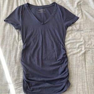 LUXE SIDE RUCHED V-SCOOP MATERNITY T SHIRT